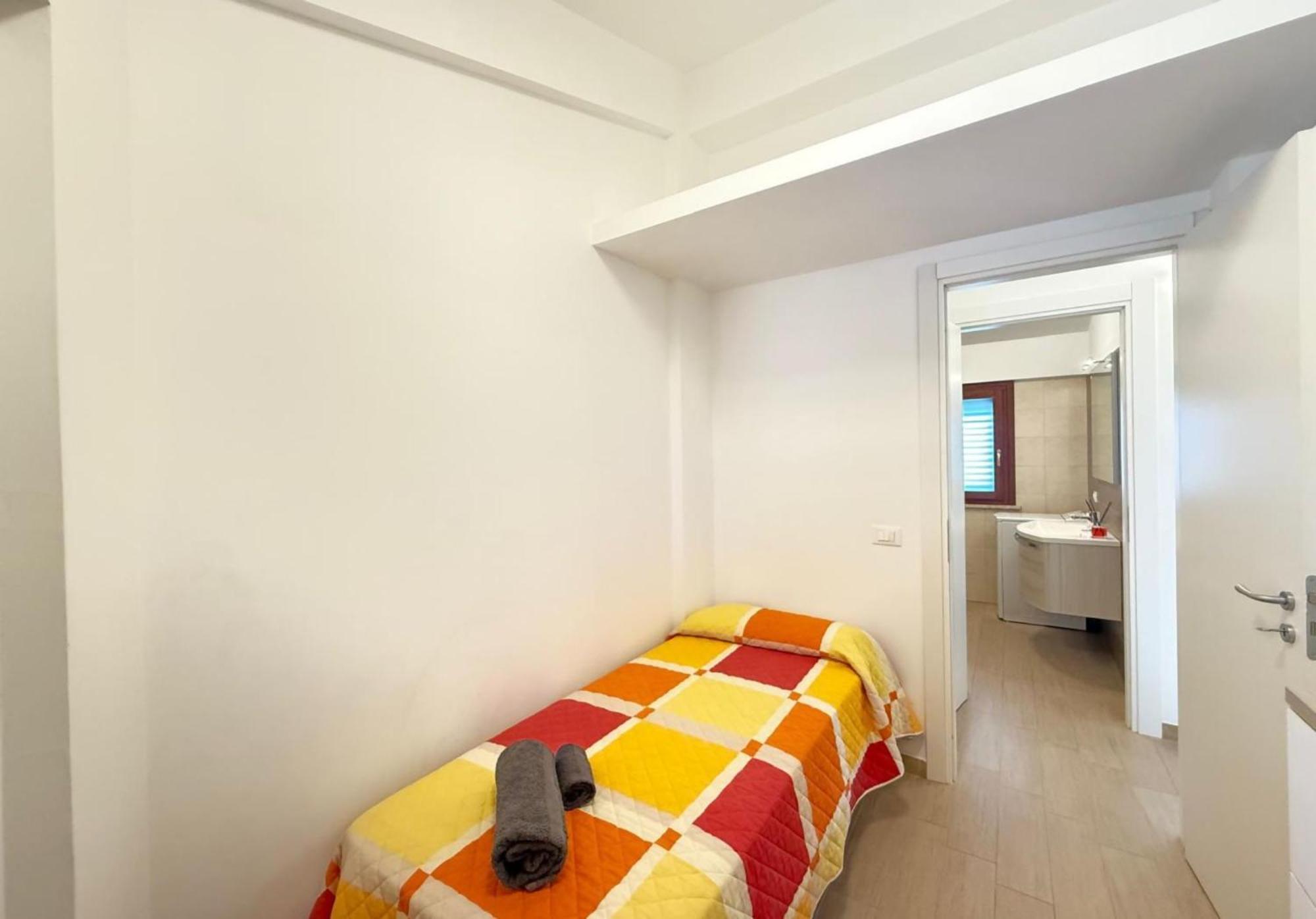 Semplice Bnb Bonagia Валдериче Стая снимка