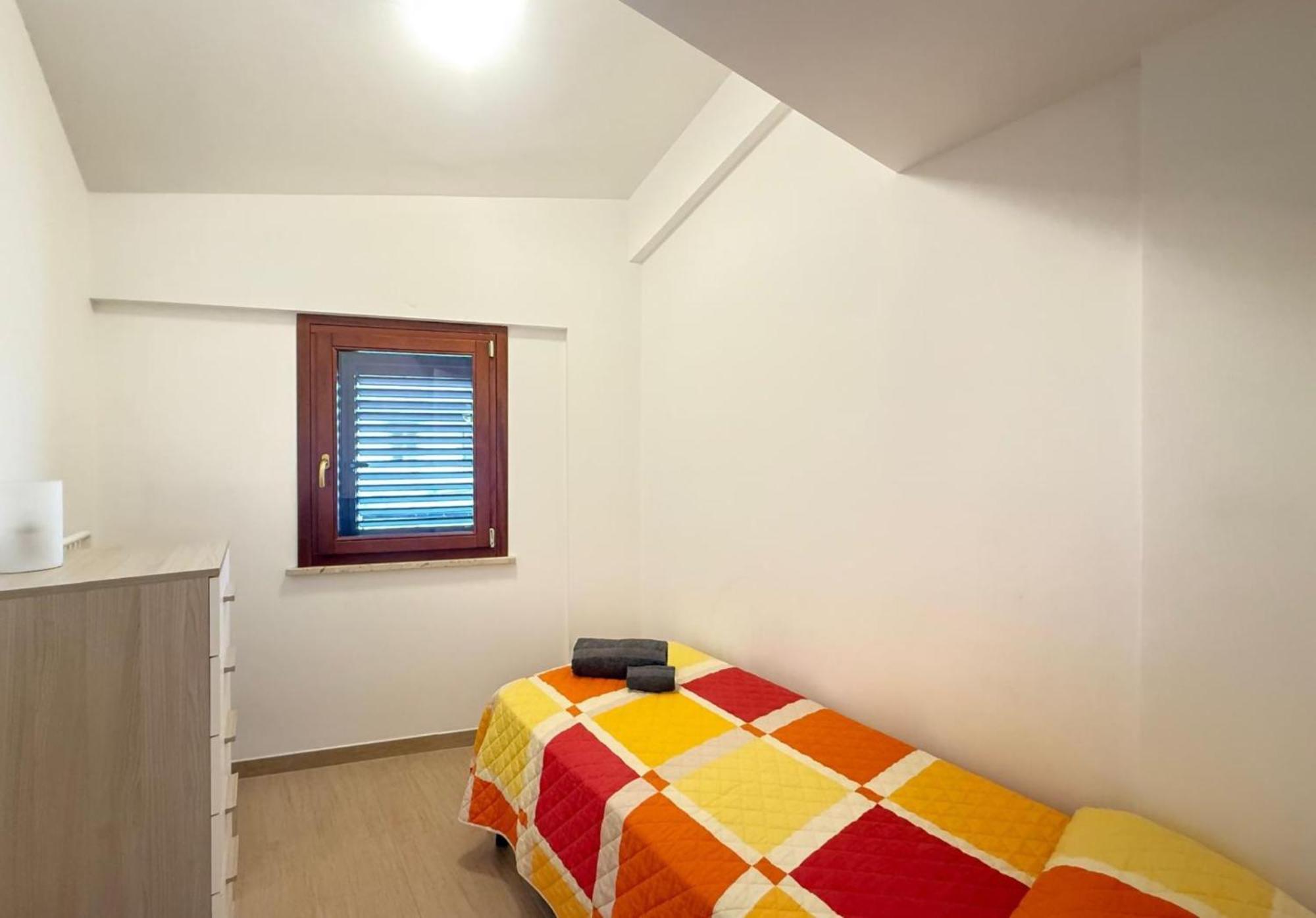 Semplice Bnb Bonagia Валдериче Стая снимка